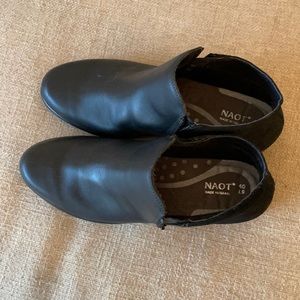 Black, Size women’s 9 bootie.